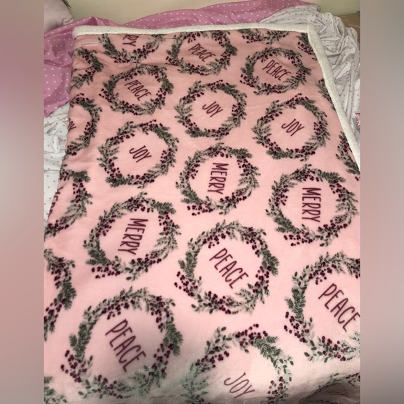 Pink Christmas blanket - Picture 1 of 3